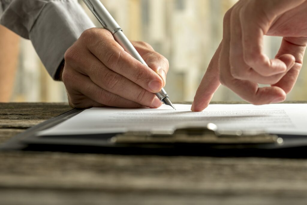 signature d'un contrat faisant mention des obligations du colocataire