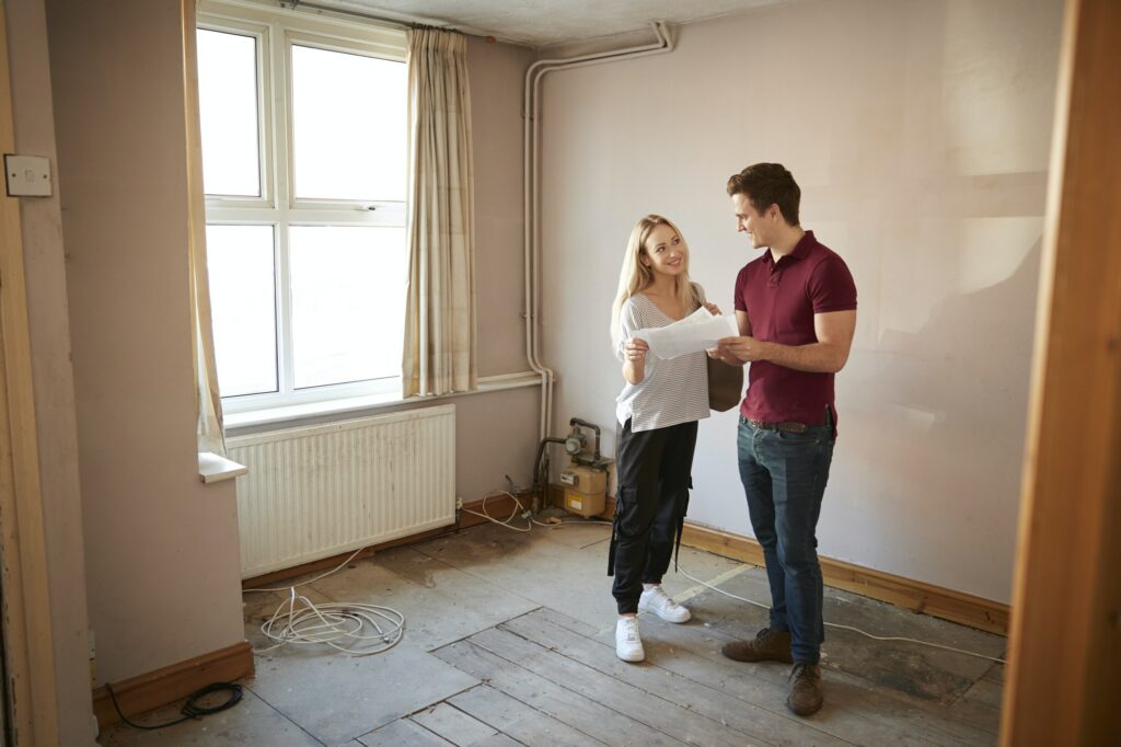 couple achète un appartement pour faire de la colocation